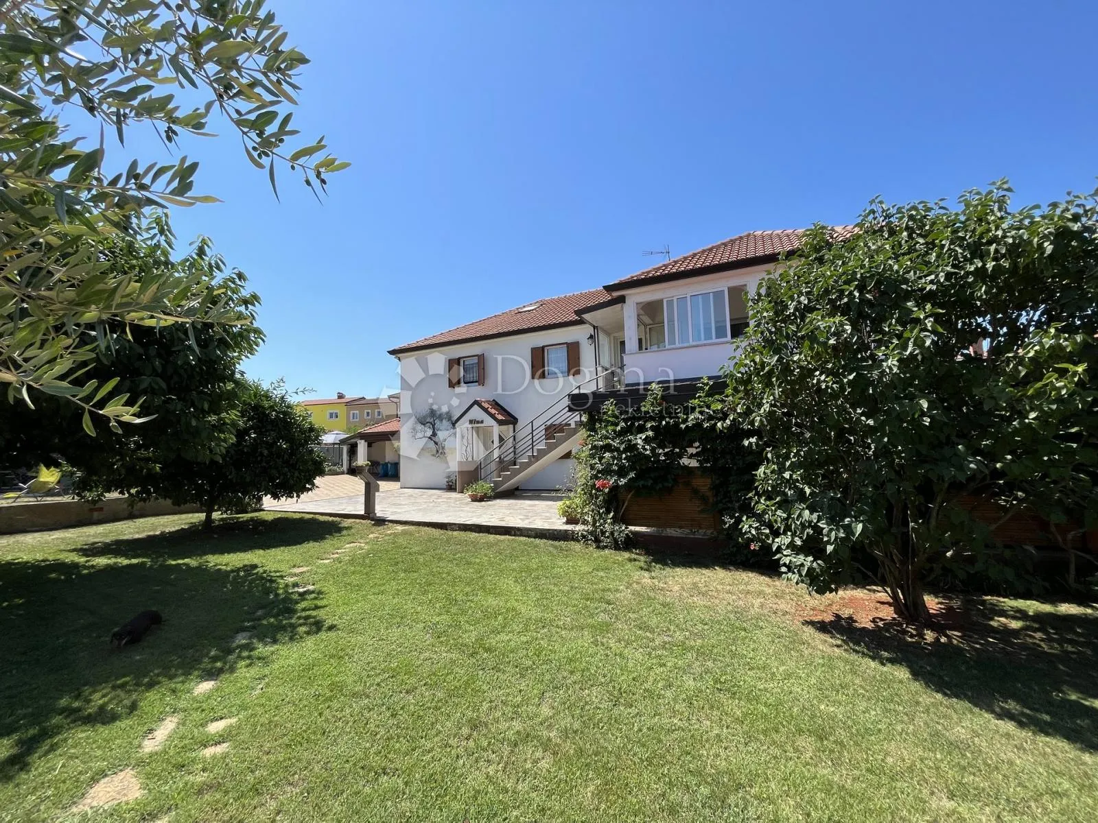 prekrasna villa s bazenom - slika 31