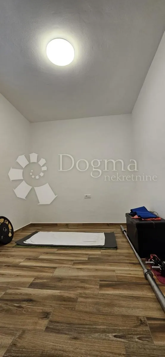 novoadaptirana kuća - slika 12