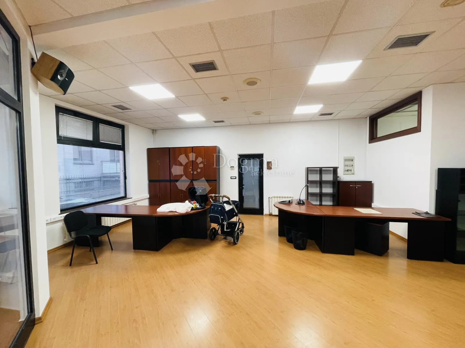 poslovni prostor 115m2 - trnje, najam - slika 1