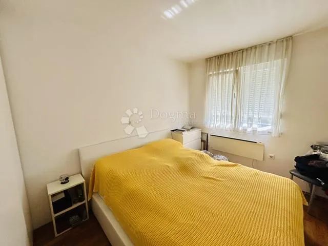 dvoetažni komforan stan na viškovu - slika 13