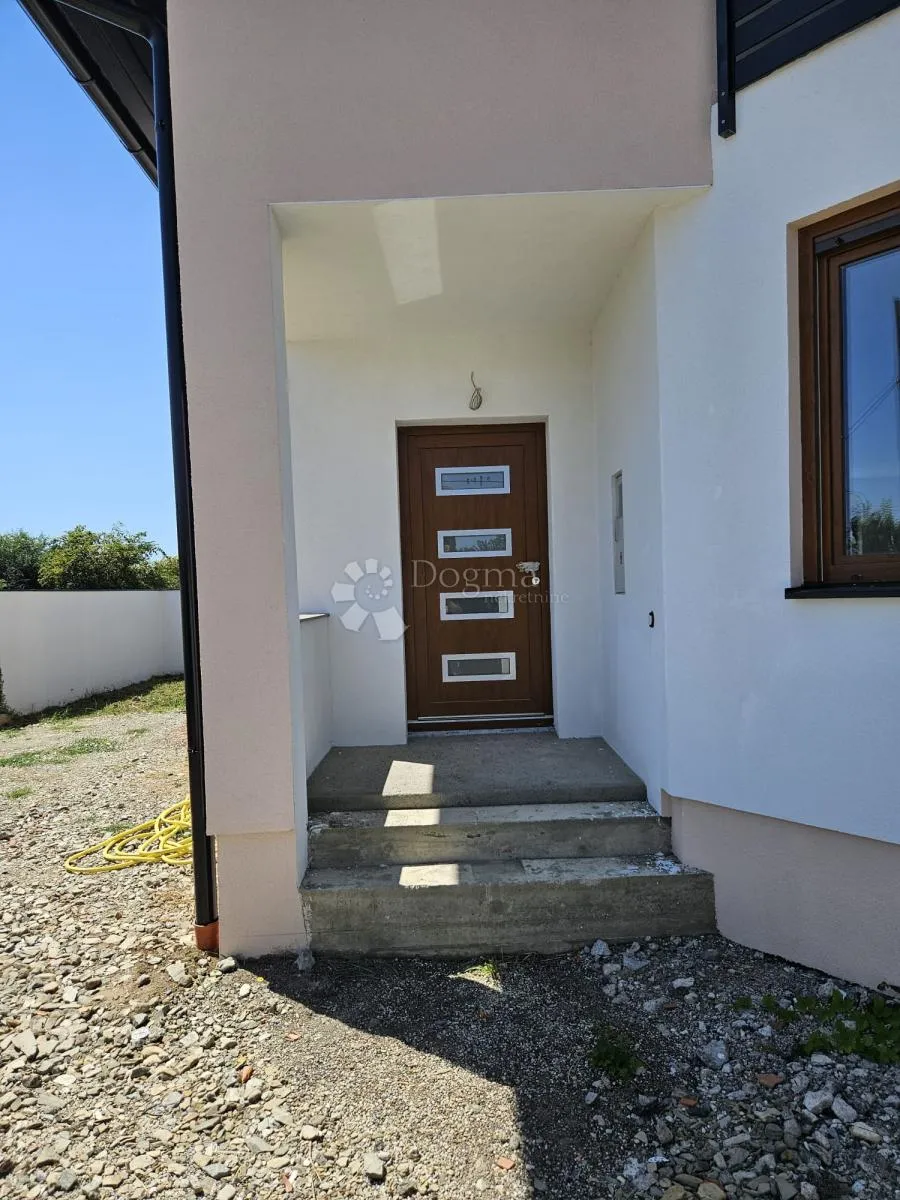 obiteljski dom u sarvašu, 5 soba, 196m2! - slika 13