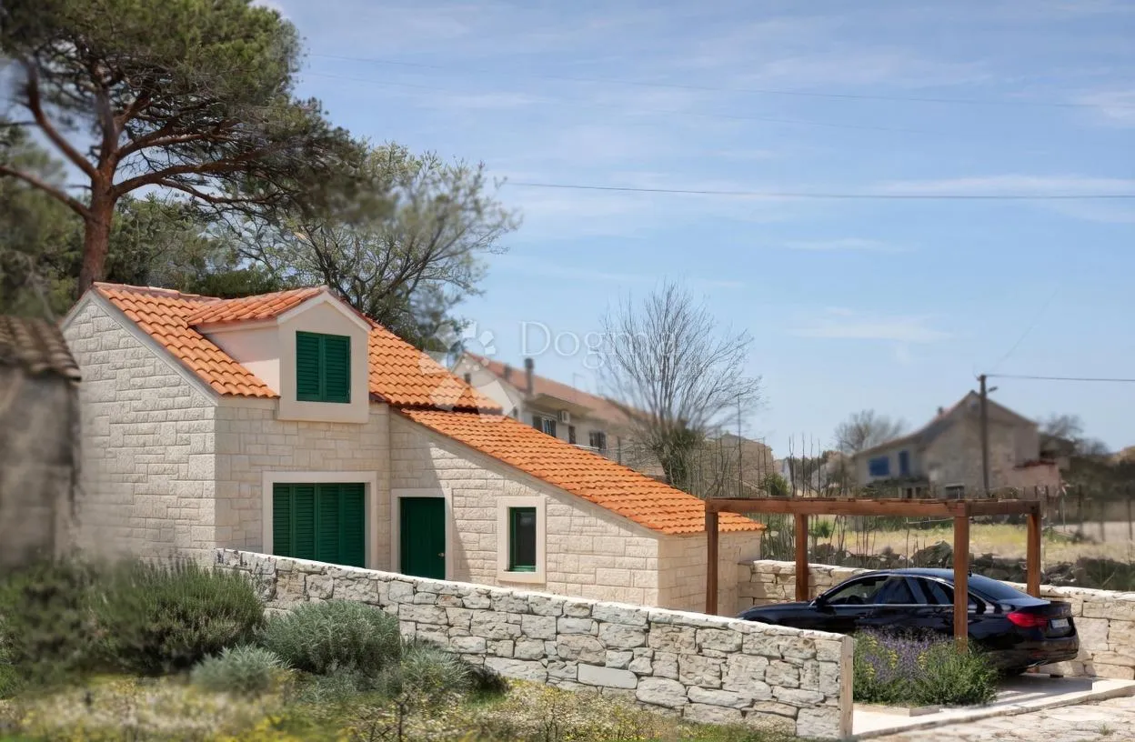 kuca u dubravi pored sibenika - slika 4