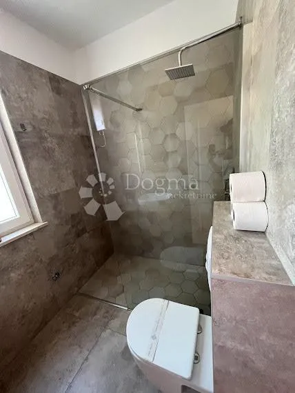 predivna kuća sa raskošnim vrtom - slika 19