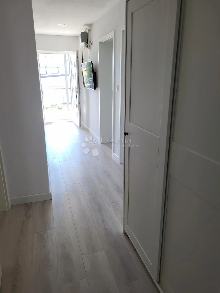 adaptiran apartman blizu mora sa parkingom - slika 18