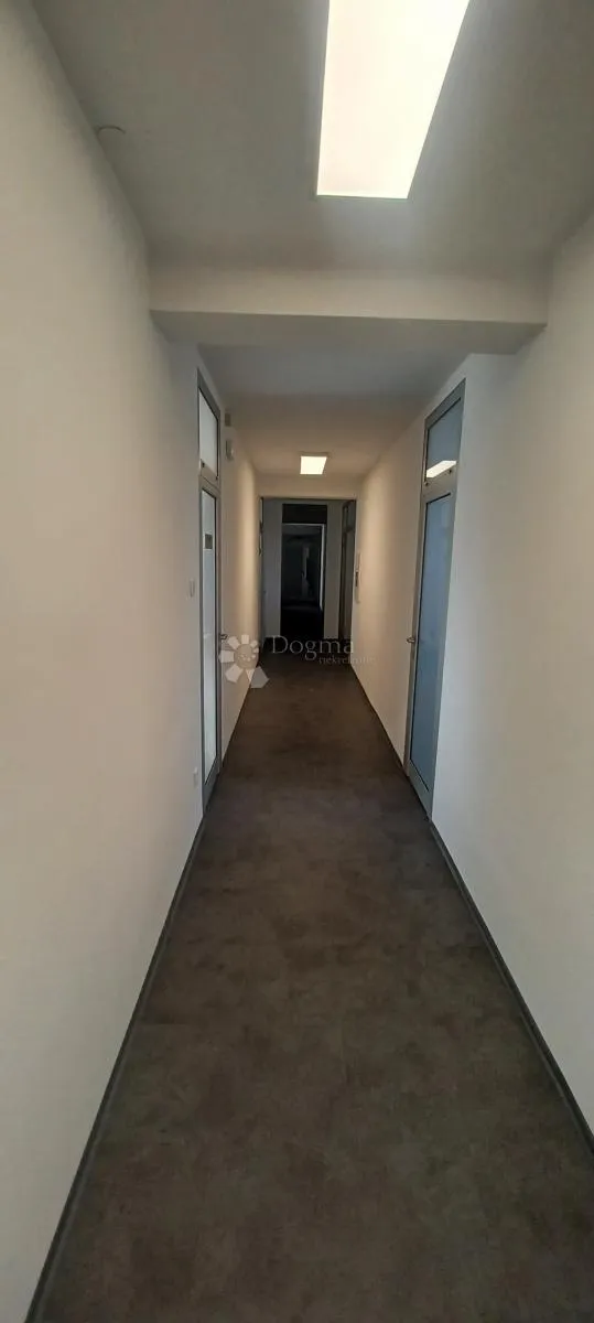 prodaja poslovnog prostora – strogi centar osijeka 400 m² - slika 7