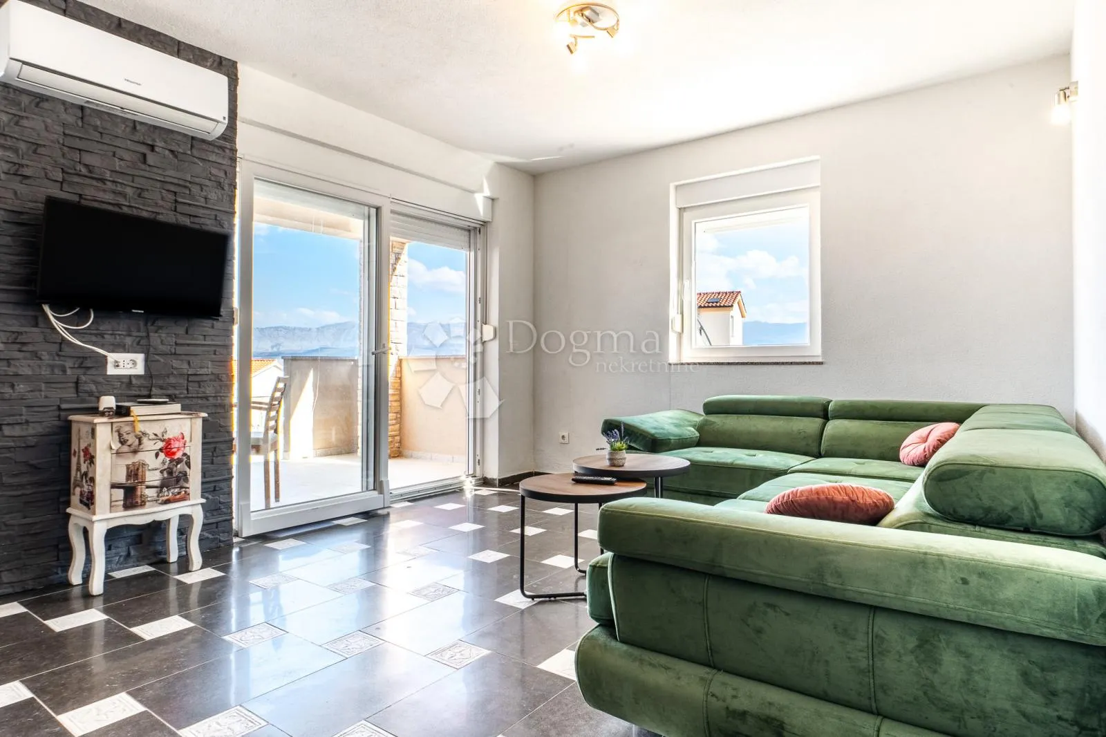 klimno, apartman s bazenom na samo 250m od mora - slika 2