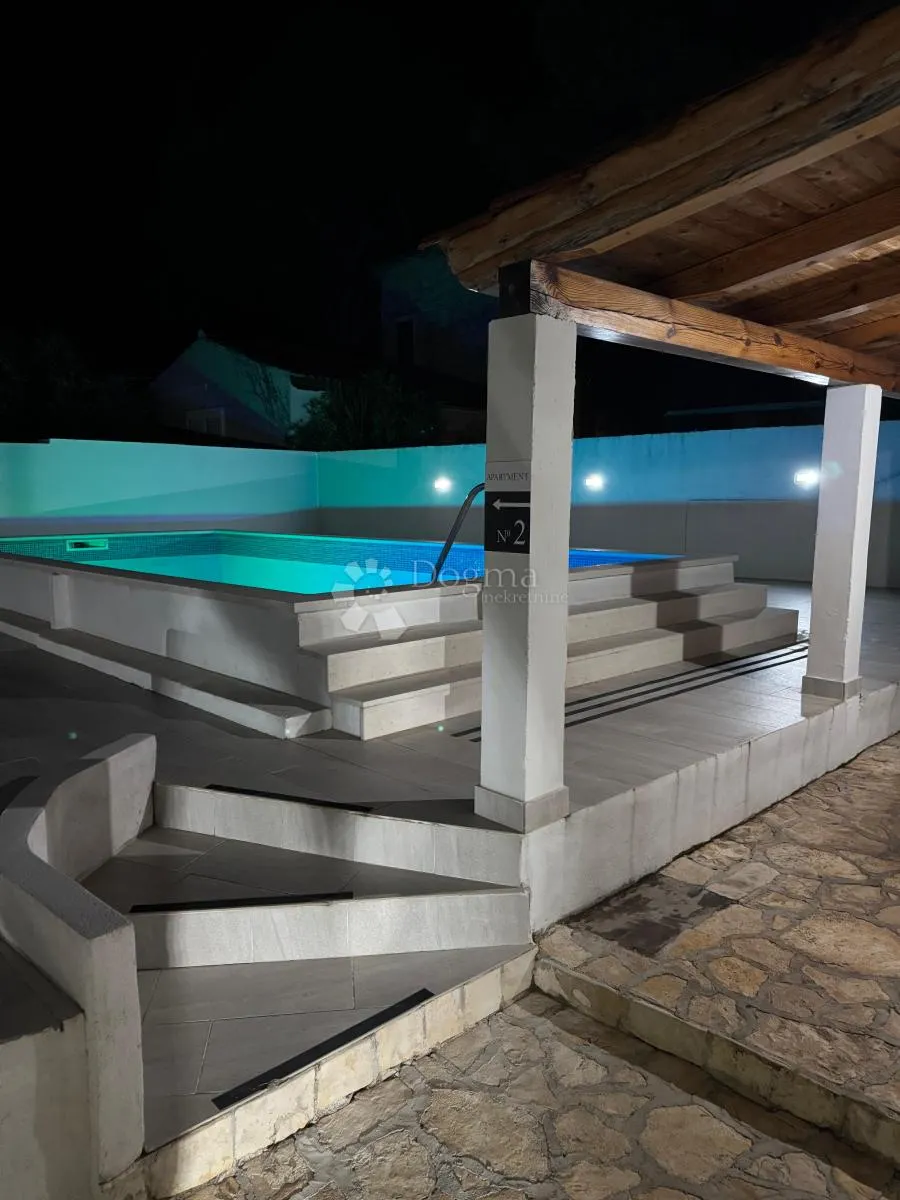 brač-milna-atraktvna vila s bazenom i spektakularnim pogledom na more - slika 5