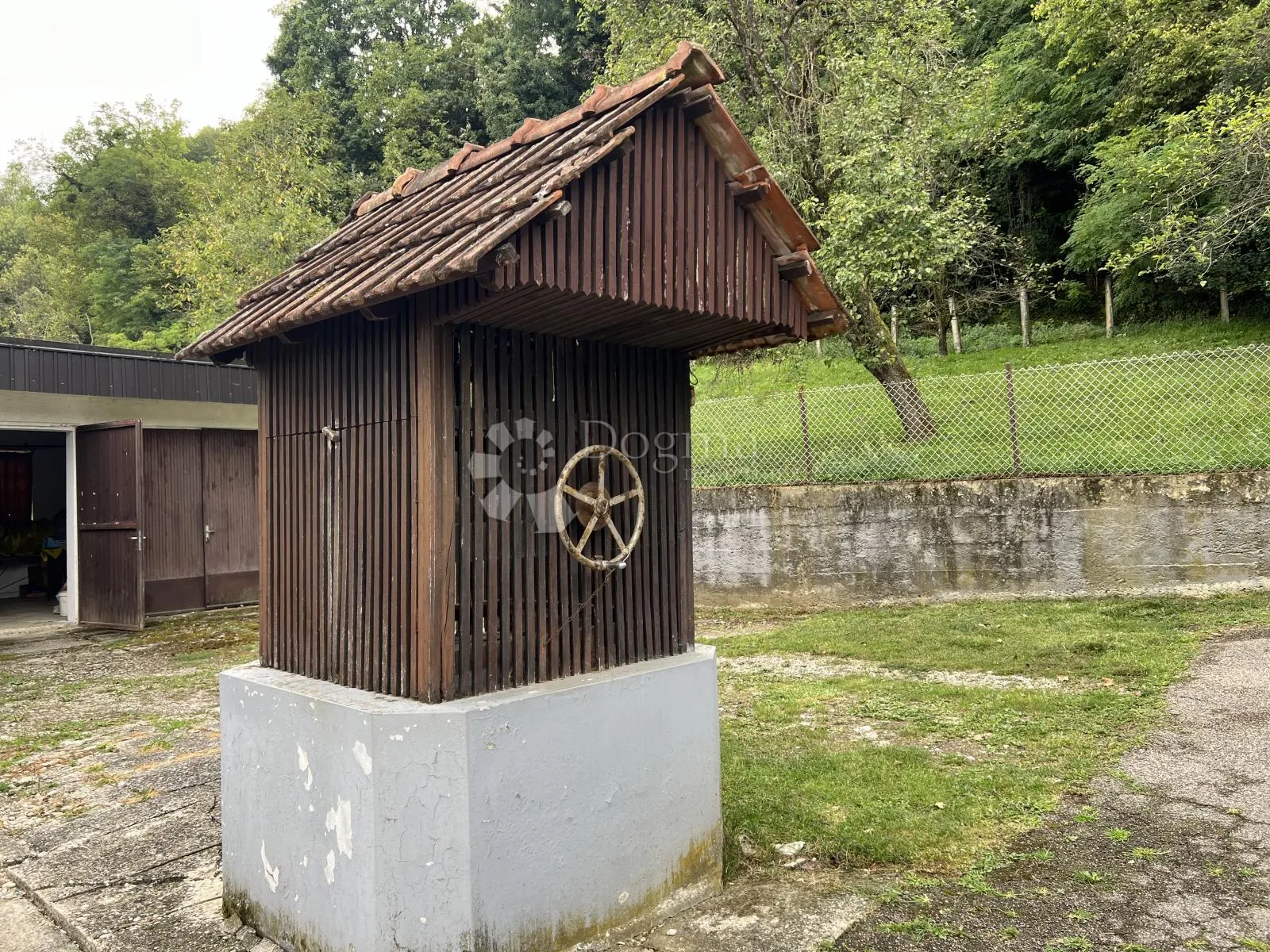 kuća s velikim zemljištem – idealno za turizam i obiteljski život - slika 12