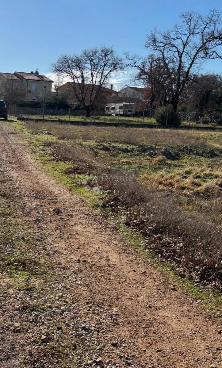 ravan građevinski teren u okolici malinske - slika 11