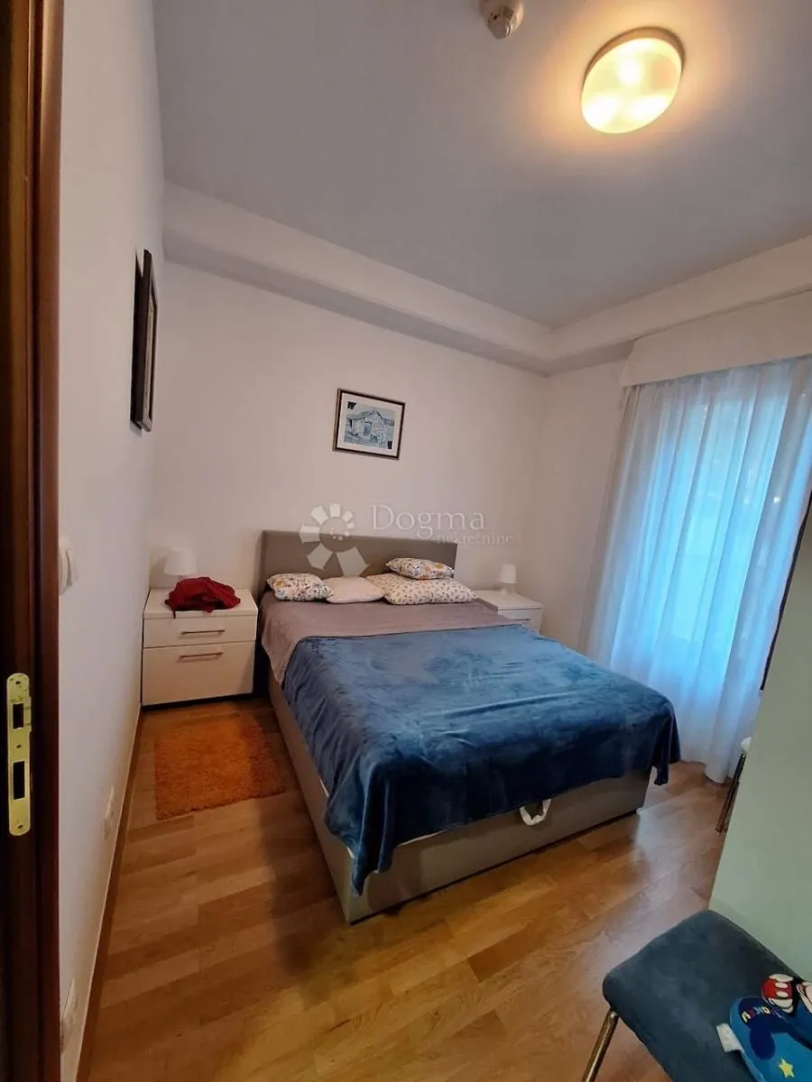 rijetka prilika – luksuzni stan u prestižnom kompleksu uz obalu - slika 7