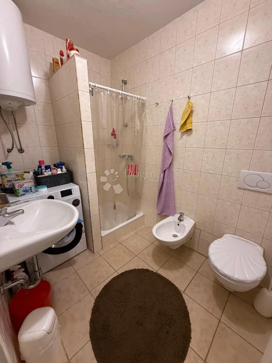 apartman s terasom vrtom parking namješten prilika !!! - slika 16