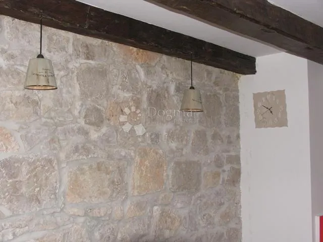 marušići - dvije kuće s bazenom i otvorenim pogledom na more !!! - slika 13