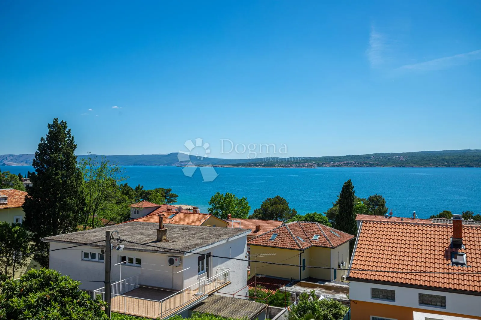 apartman sa galerijom i prekrasnim pogledom na more - slika 49