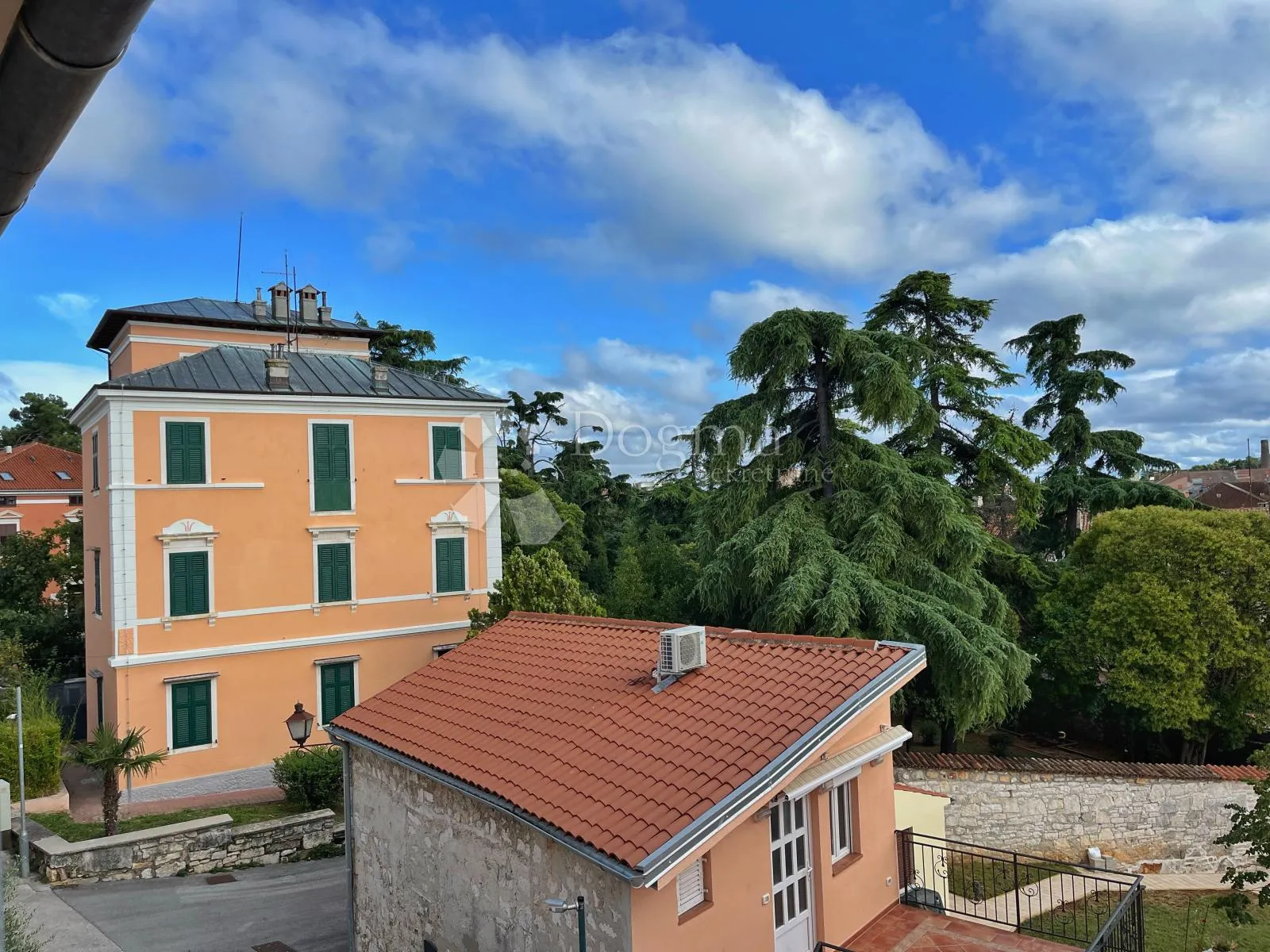 renovirana kuća u centru rovinja - slika 9