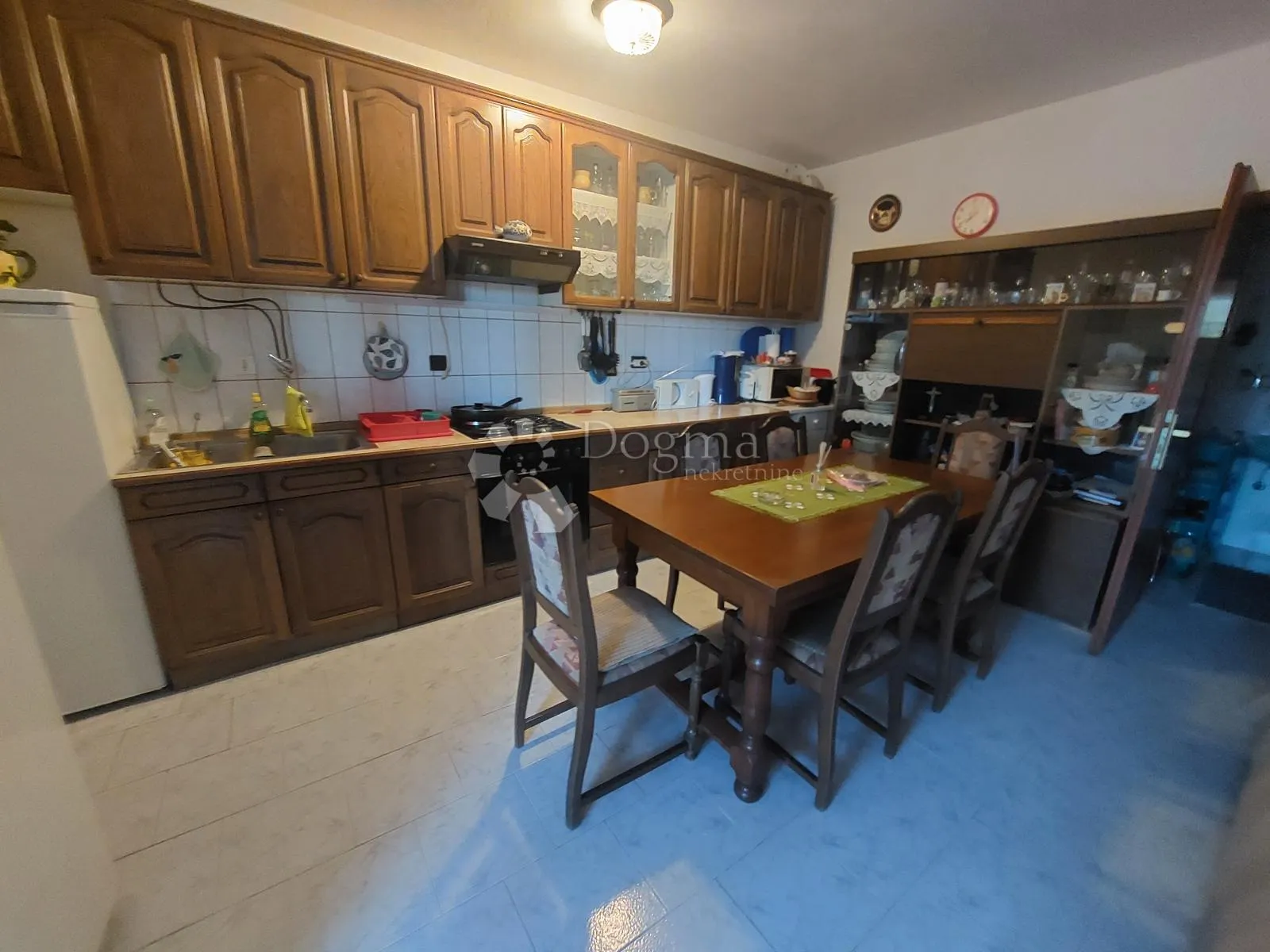 kuća sa 5 apartmana - slika 8