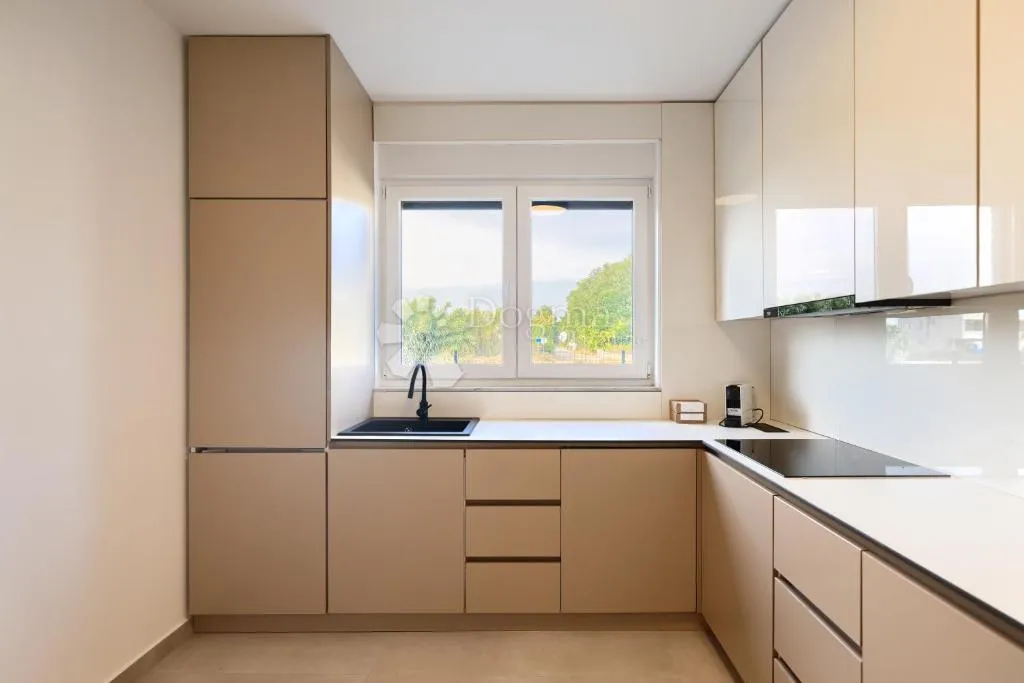 moderna dvojna kuća s bazenom – privlaka, 150 m od mora s1 - slika 12