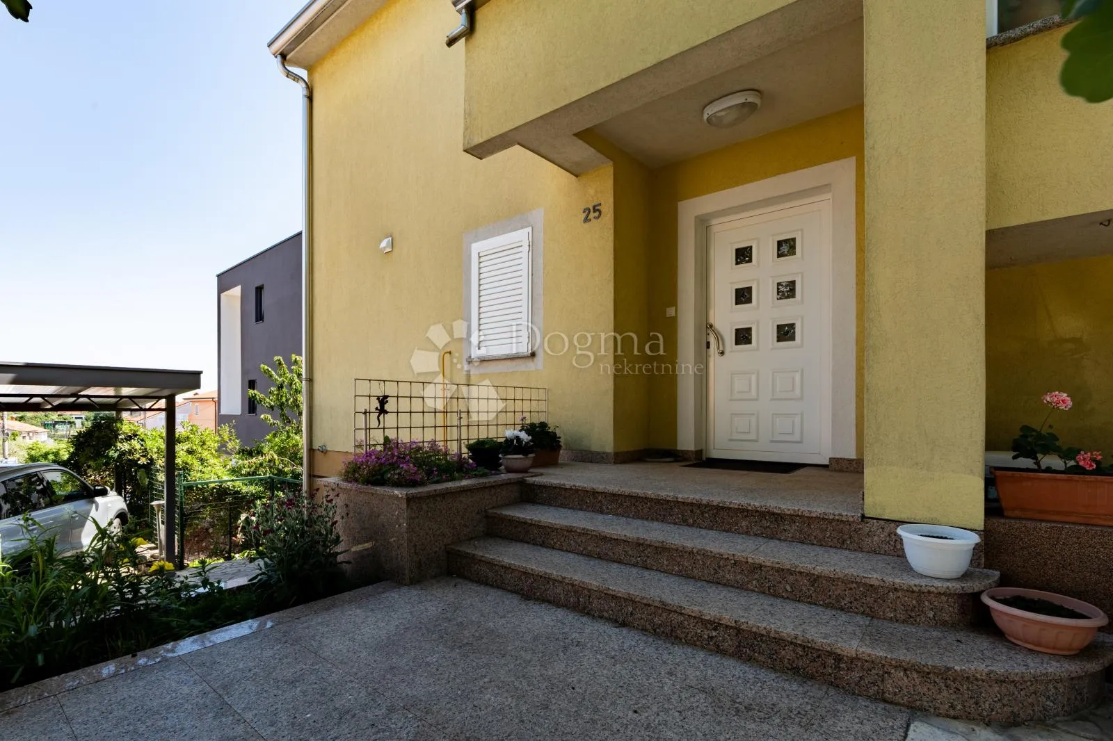 srdoči-240m2 više parkirna mjesta,okućnice 931m2 - slika 12