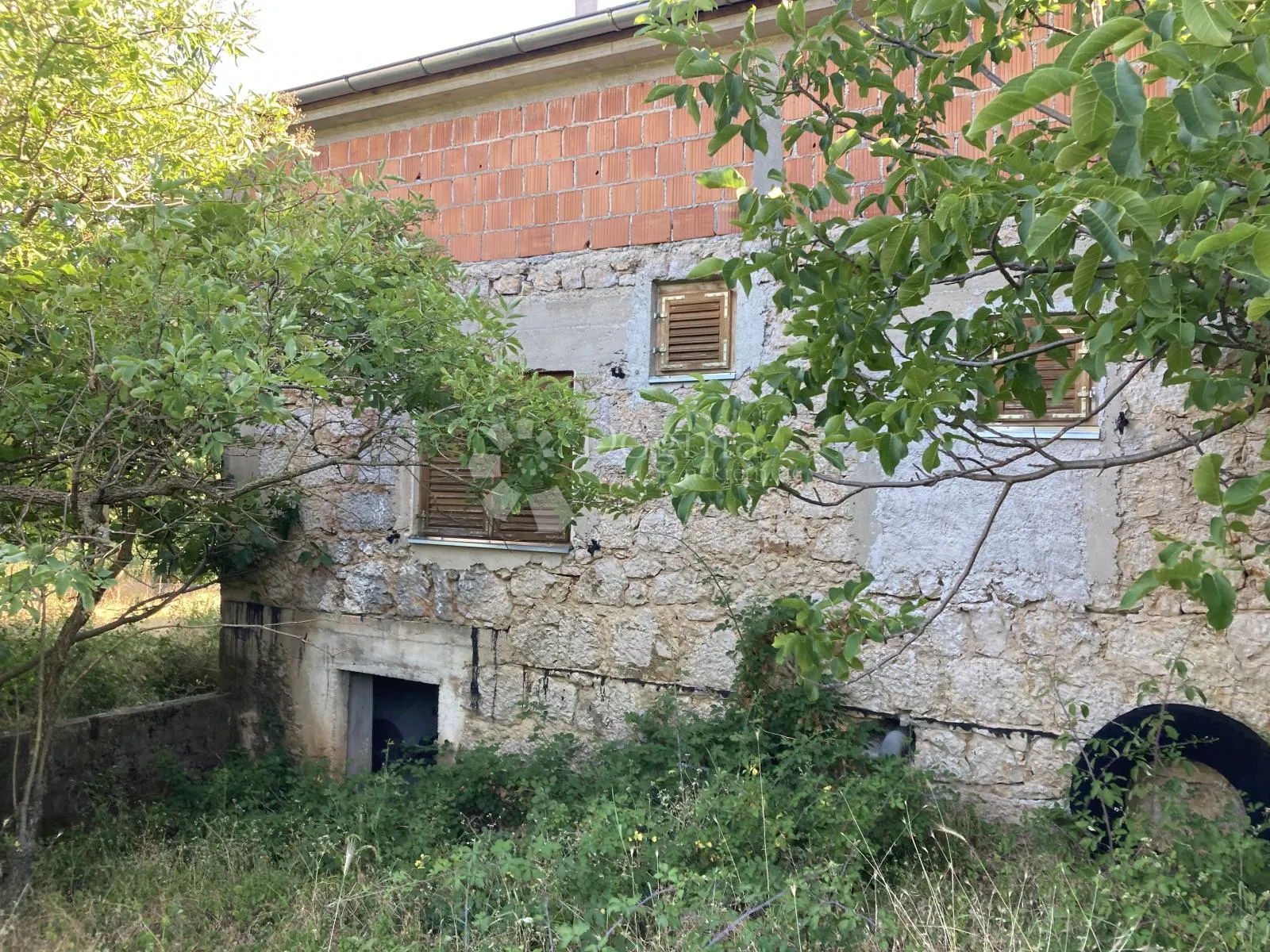perspektivna kuća kraj izvora cetine - slika 26