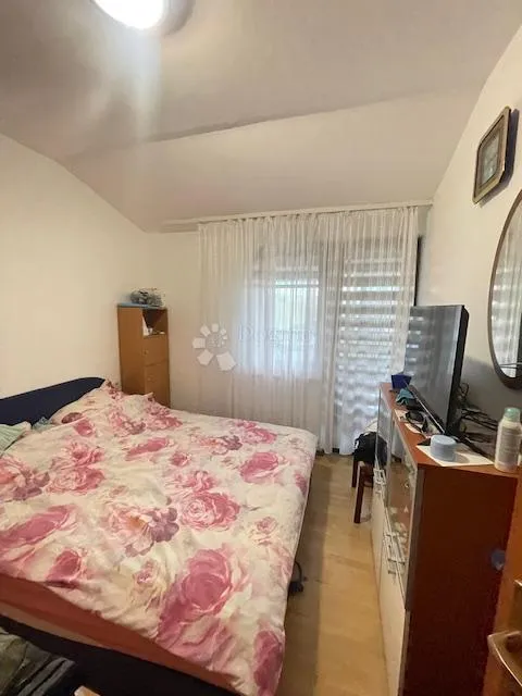 etaža kuće sa dva apartmana - slika 7