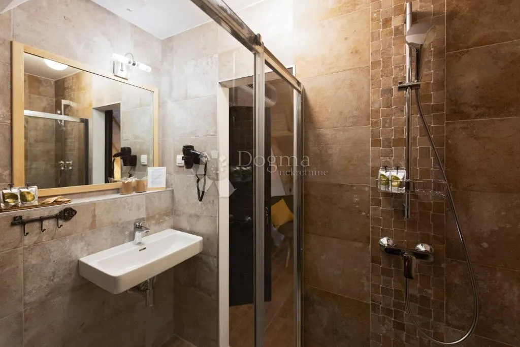 odličan manji hotel sa uigranim poslom - slika 15