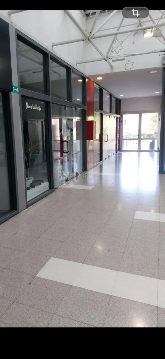 poslovni prostor 58 m² – trgovački centar city galleria, relja - slika 1