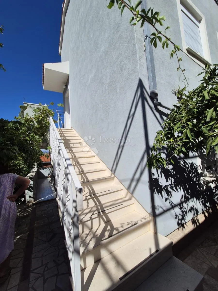 prostrana apartmanska kuća sa panoramskim pogledom na more - slika 3