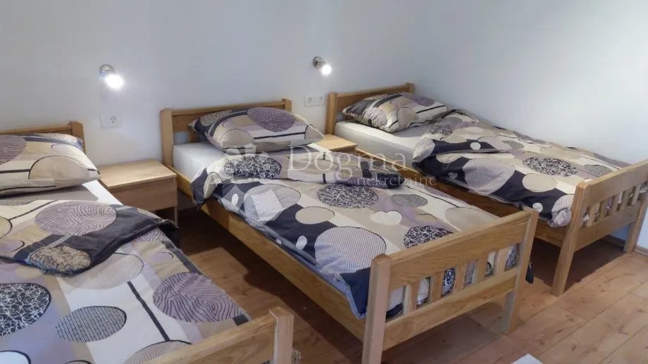 kuća sa 2 stana i prostranom građevinskom okućnicom - slika 13