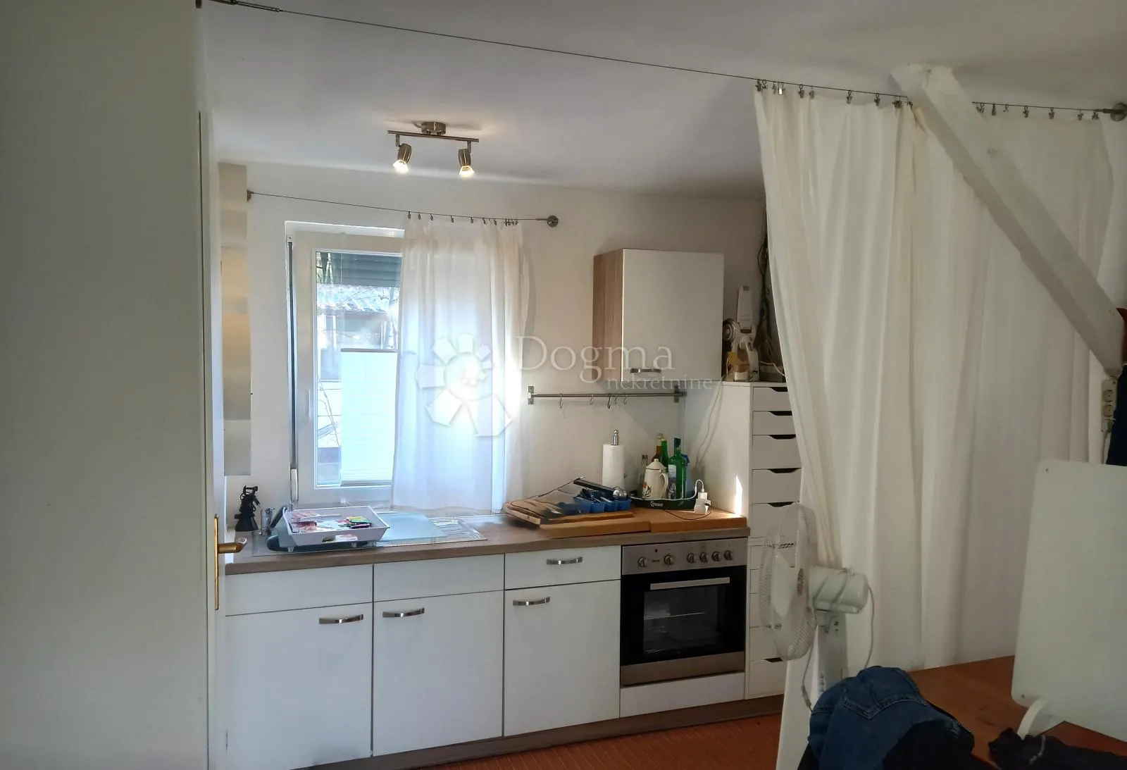 kuća s potencijalom gradnje – mirna ulica, zambratija - slika 1