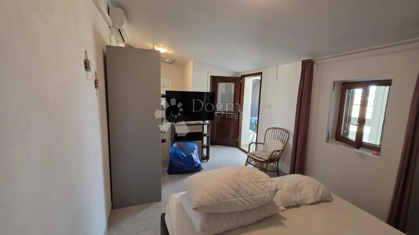 crikvenica, kuća s pogledom na more - skirivena oaza mira - slika 11