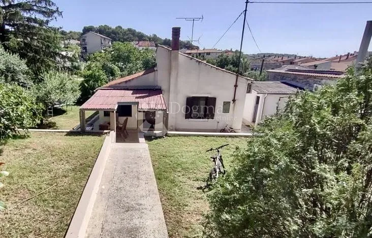 pula, kuća sa dvije stambene jedinice na mirnoj lokaciji - slika 8