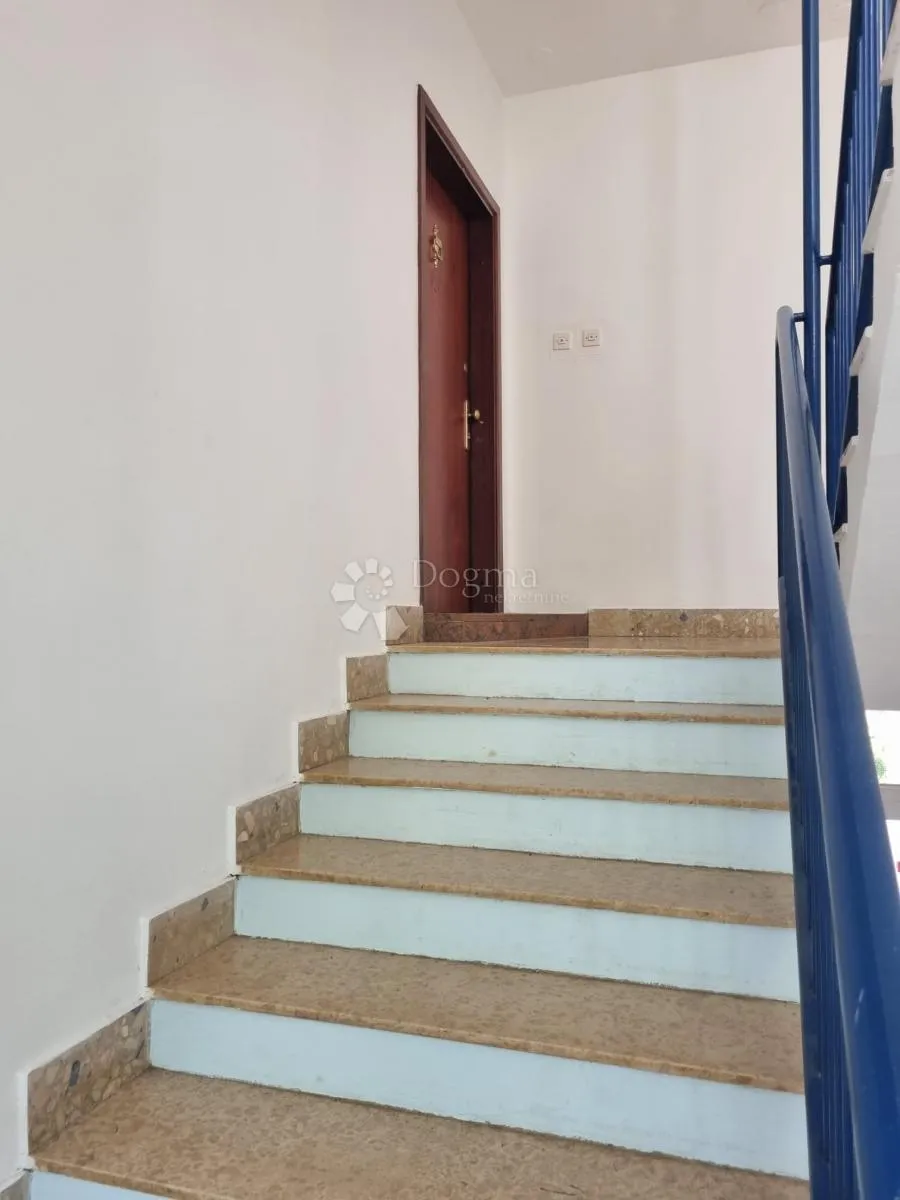 stan u centru njivica, krk - slika 3