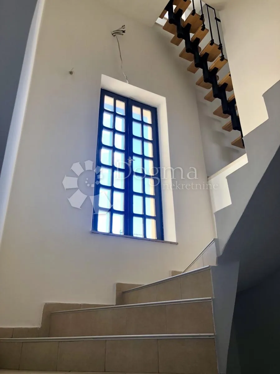 šibenik- dvoetažni stan u centru grada samo kod nas! - slika 10