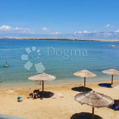 rijetkost u ponudi: stan idealnih specifikacija, novija gradnja u prvom redu do mora - slika 10