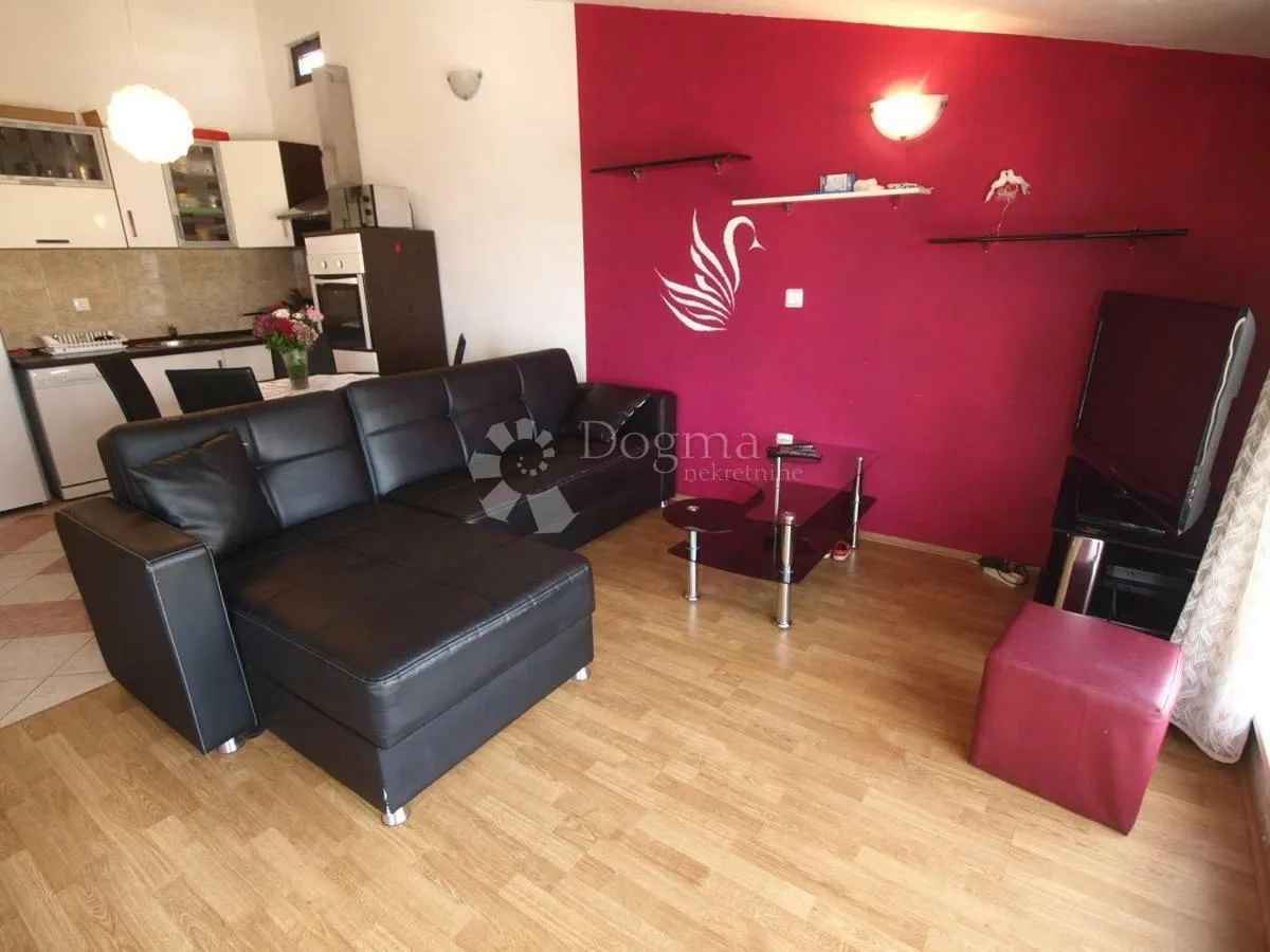 kuća s apartmanima, bazenom i garažom – okrug gornji - slika 14