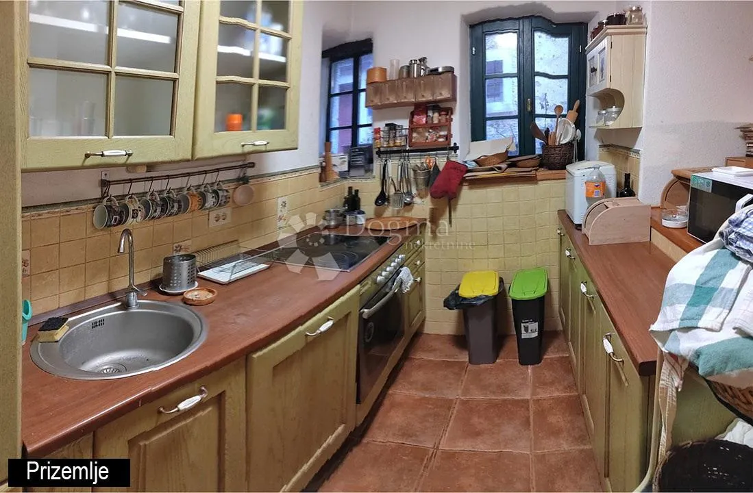 grožnjan, kamena kuća za najam sa krovnom terasom - slika 6