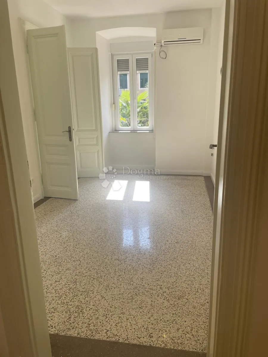 krasan stan u centru rijeke za život ili kao poslovni prostor - slika 19