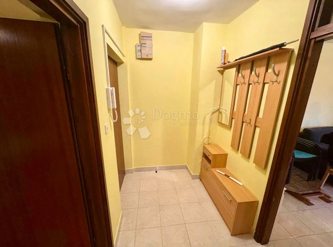 rabac – prizemni apartman s terasom i parkingom - slika 5