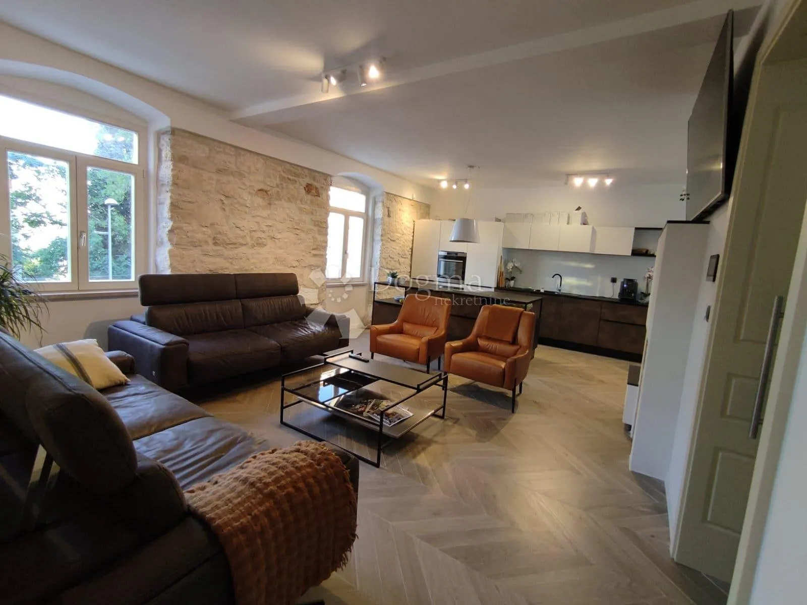 potpuno renovirana austrougarska villa u srcu pule - slika 14