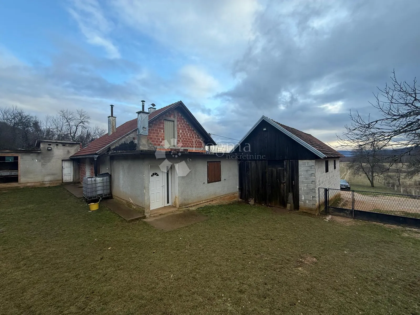 seosko imanje na osami s predivnim pogledom - slika 6