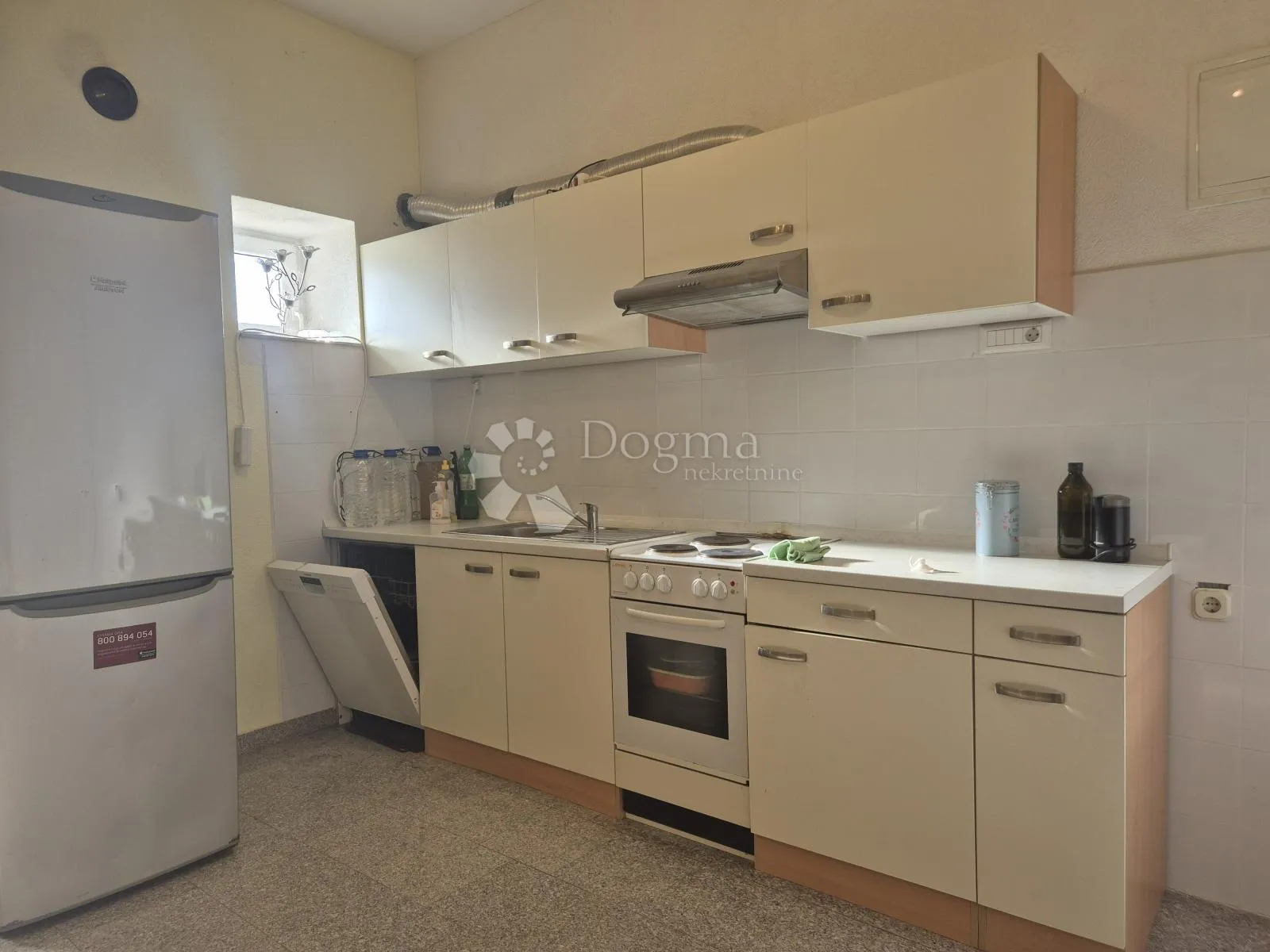 stambeno-poslovni objekt u okolici poreča 208m2 - slika 6