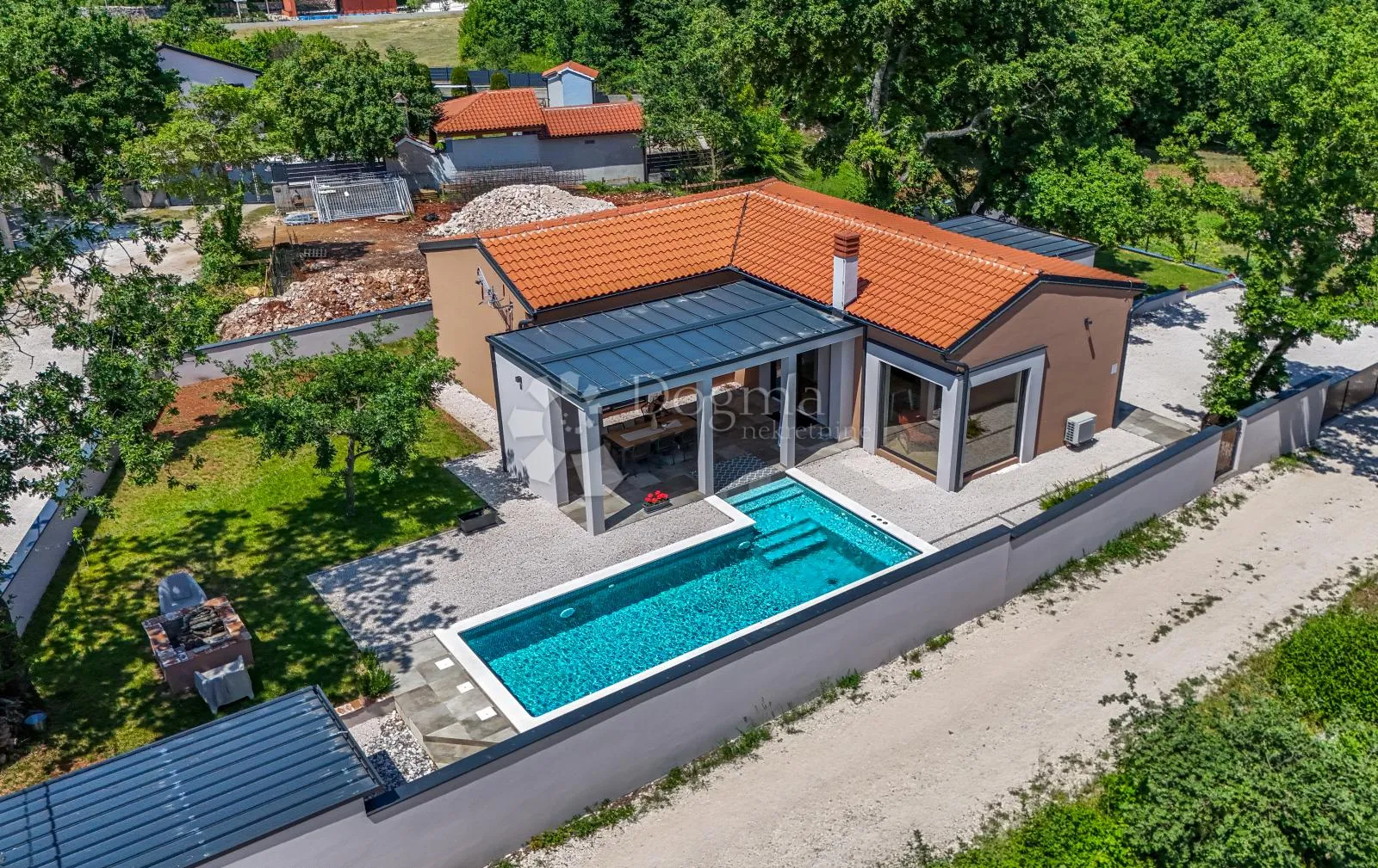 moderna prizemnica s bazenom i potpunom privatnošću u zelenilu! novogradnja spremna za useljenje! - slika 27