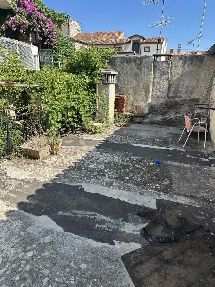 kuća za adaptaciju 85 m od mora, top lokacija - slika 17