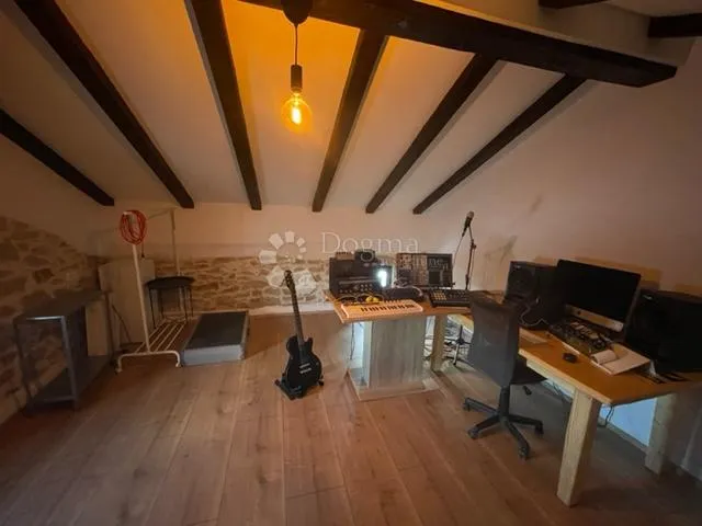labin okolica,kamena kuća sa dvije stambene jedinice - slika 8
