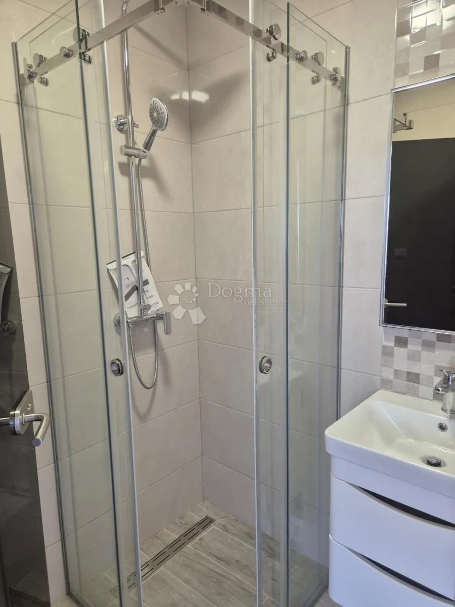 prodaje se – elegantan dvosoban stan u prizemlju u novogradnji, primošten - slika 8