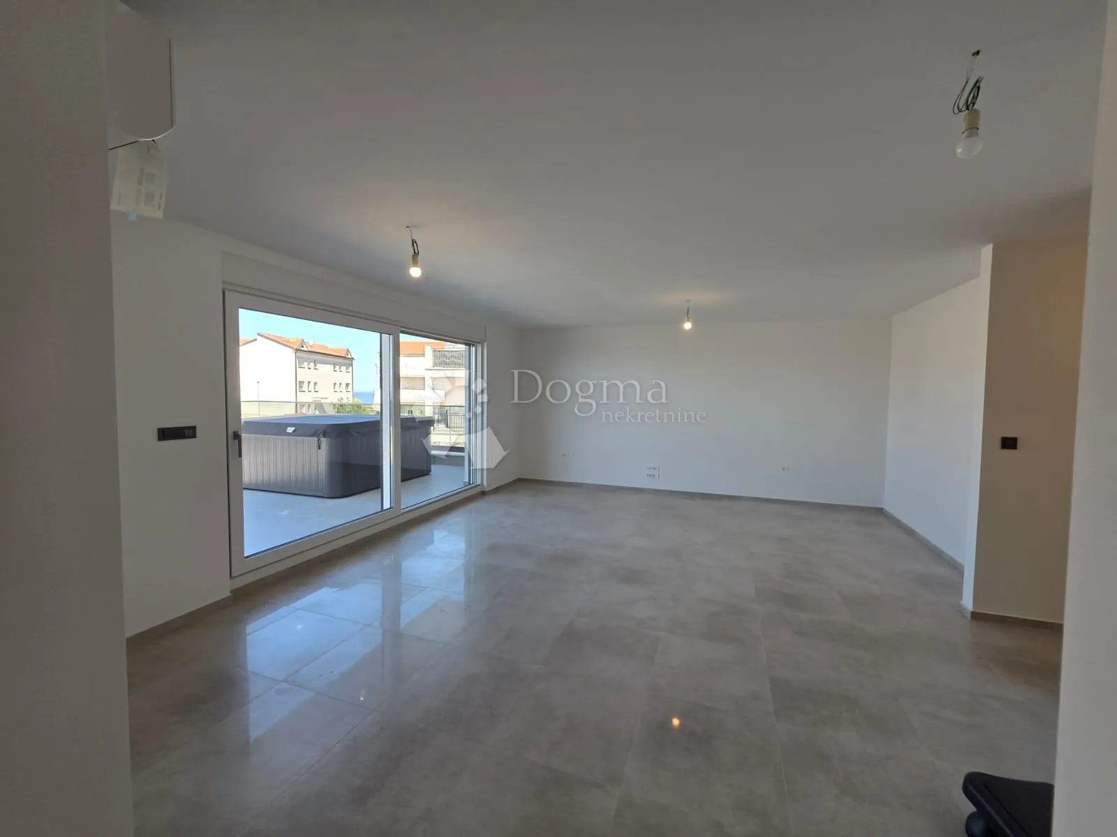 primošten- ekskluzivni penthouse s predivnim pogledom - slika 15