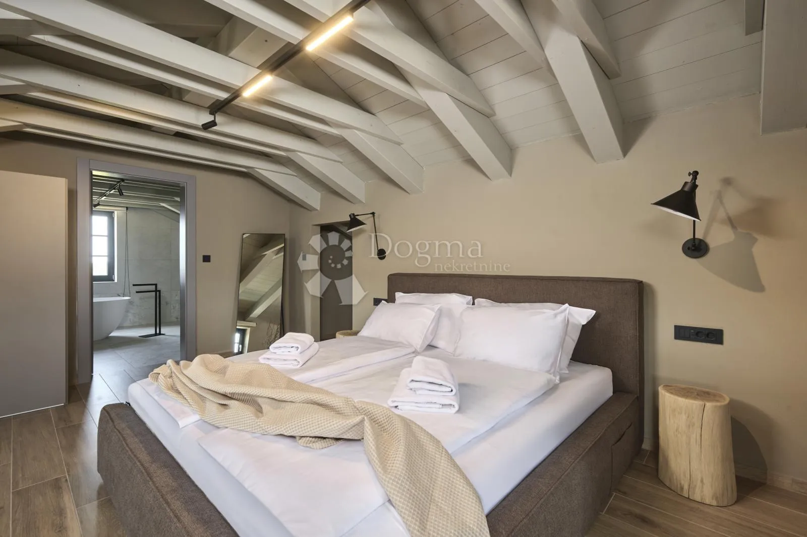 poreč, luksuzna vila s bazenom, 5 spavaćih soba, pogled more - slika 29
