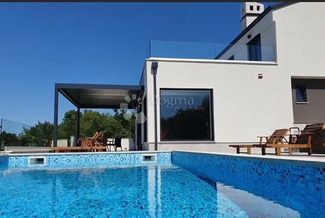 atraktivna villa sa panoramskim pogledom na more - slika 2