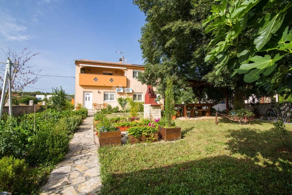 kuća za život i investiciju s prekrasnim vrtom - slika 2