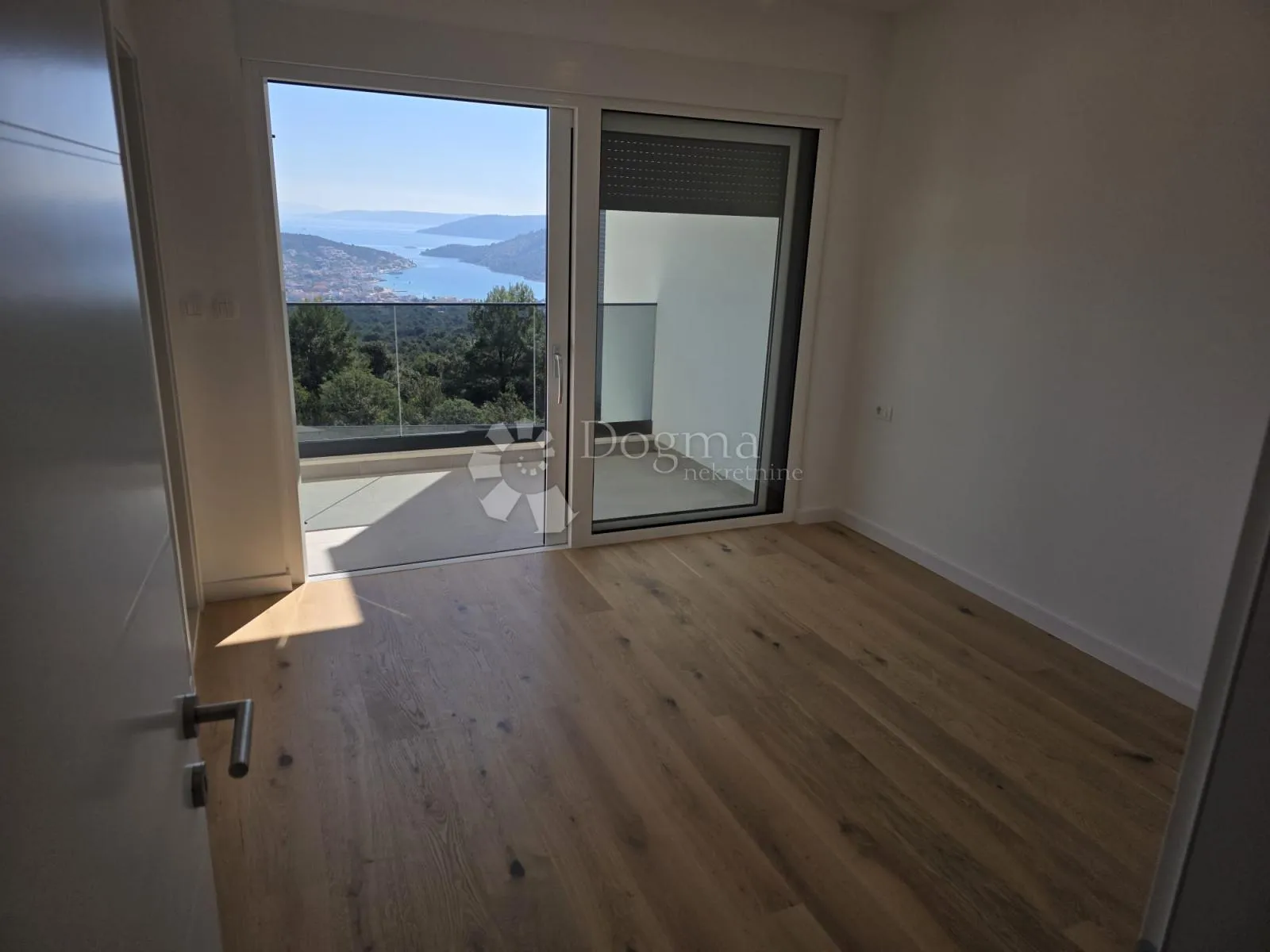 vinišće- top prilika!!! moderna villa s pogledom na more - slika 19