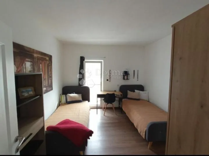 kuća sa tri stana i pogledom na more, dugi rat - slika 8